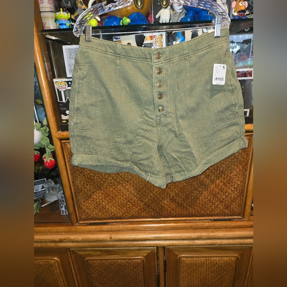 We The Free Moxie Olive Green Button Front Shorts - Picture 2 of 8